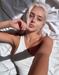 AGATHA Gorgeous Czech Lady